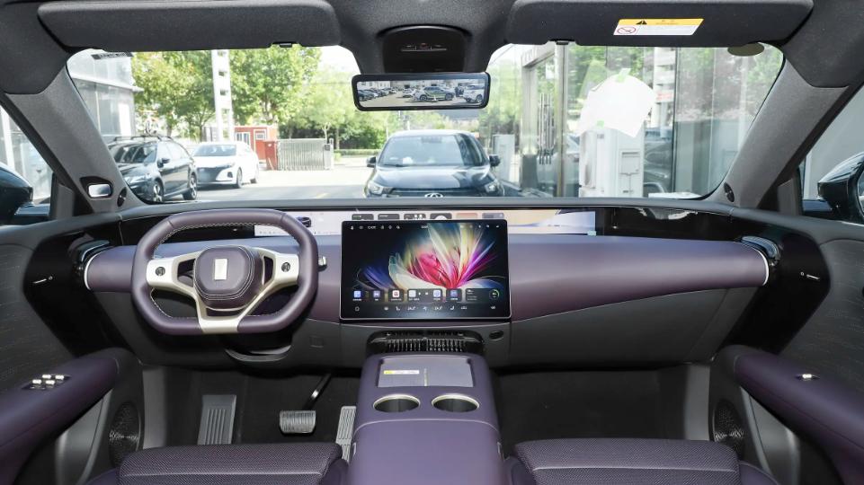 年底购车挑花了眼，阿维塔07入门即满配，追求个性时尚的看过来