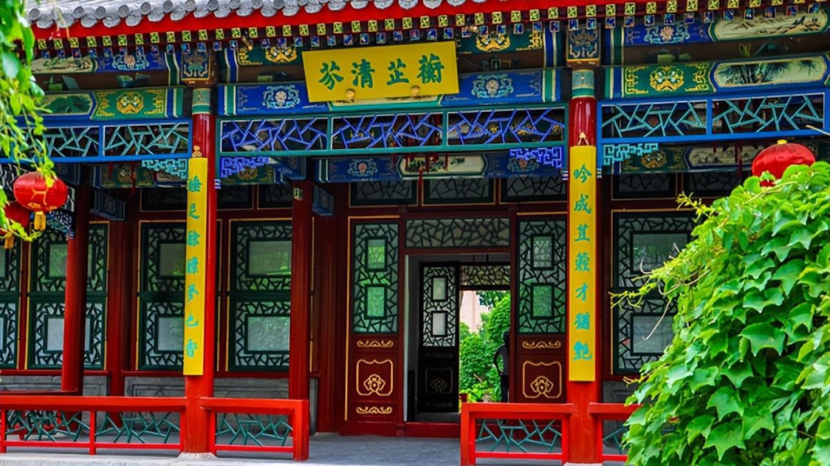 薛宝钗住的地方，为什么叫蘅芜苑？