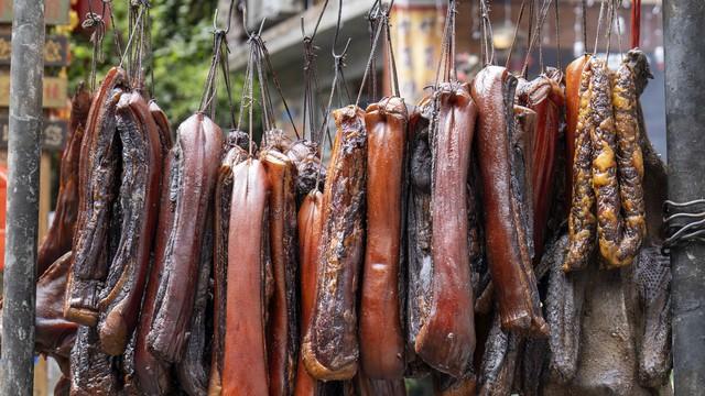 腌腊肉，10斤肉放多少盐？大厨教你1个黄金比例，咸香持久不腐坏