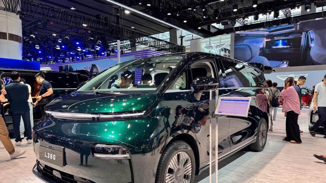 11气囊+AI管家！吉利银河V900预售31.98万起