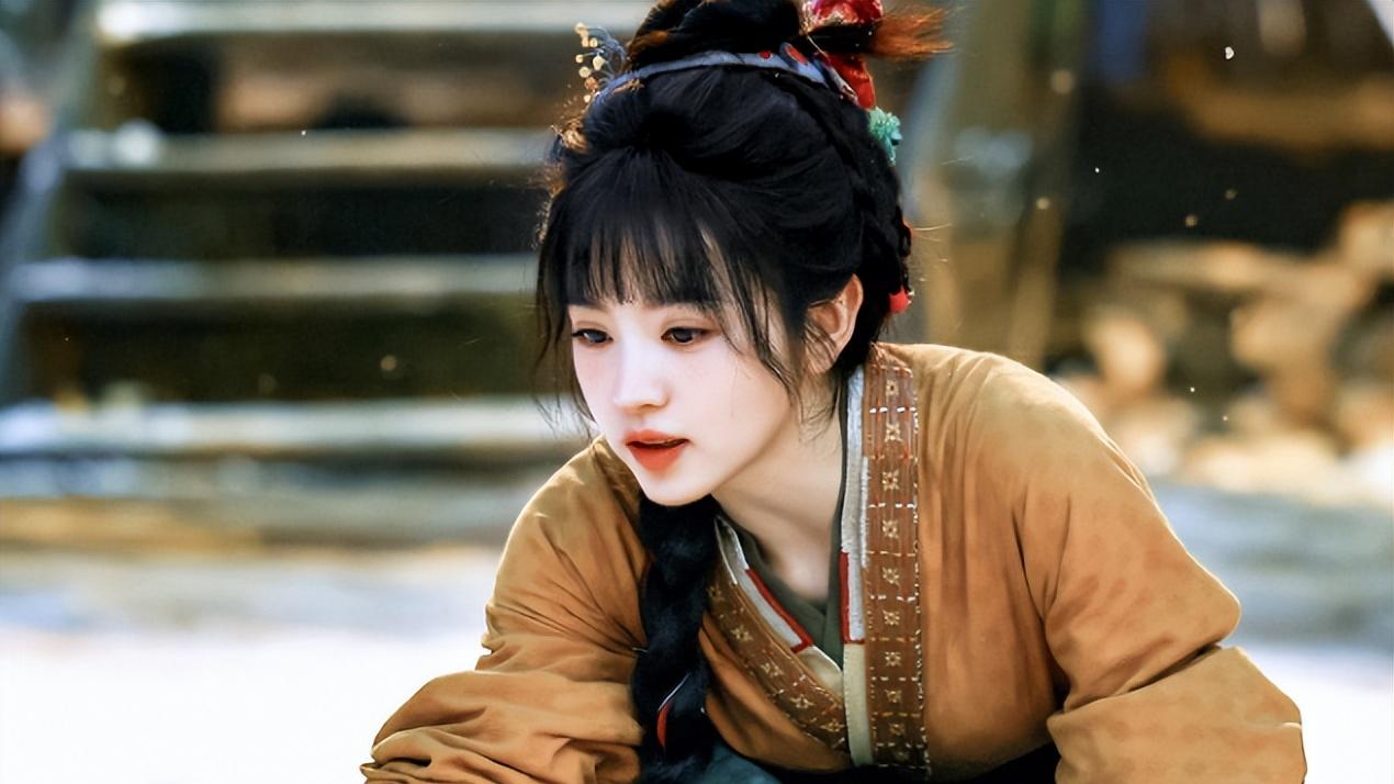 《逐玉》数据引争议，开播第二天，超过《生万物》和《许我耀眼》