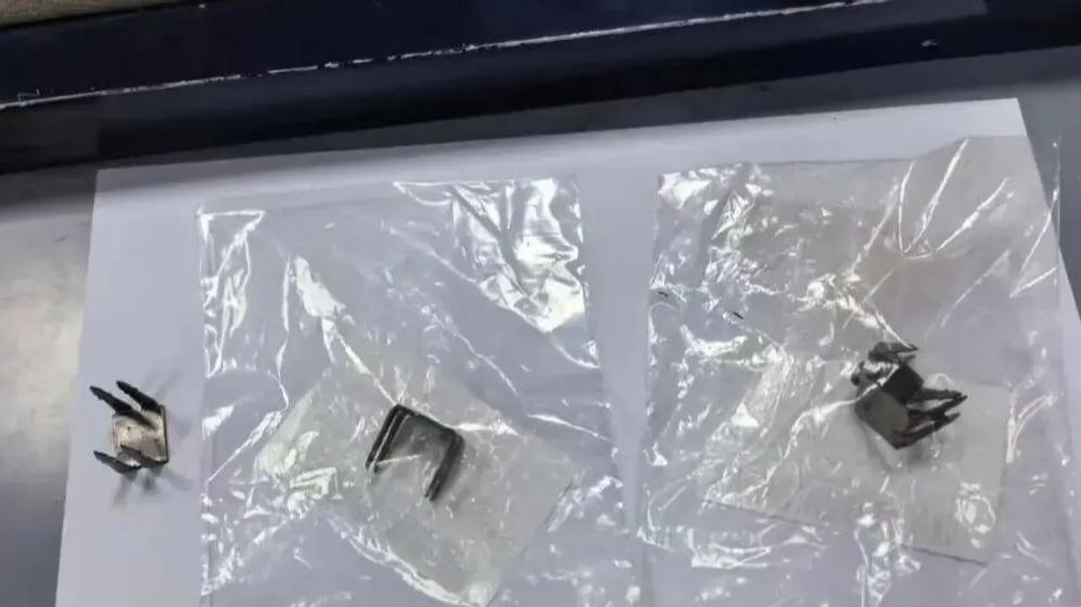 太缺德！执法人员查车太严影响生意，14名黑车司机撒铁钉扎车胎