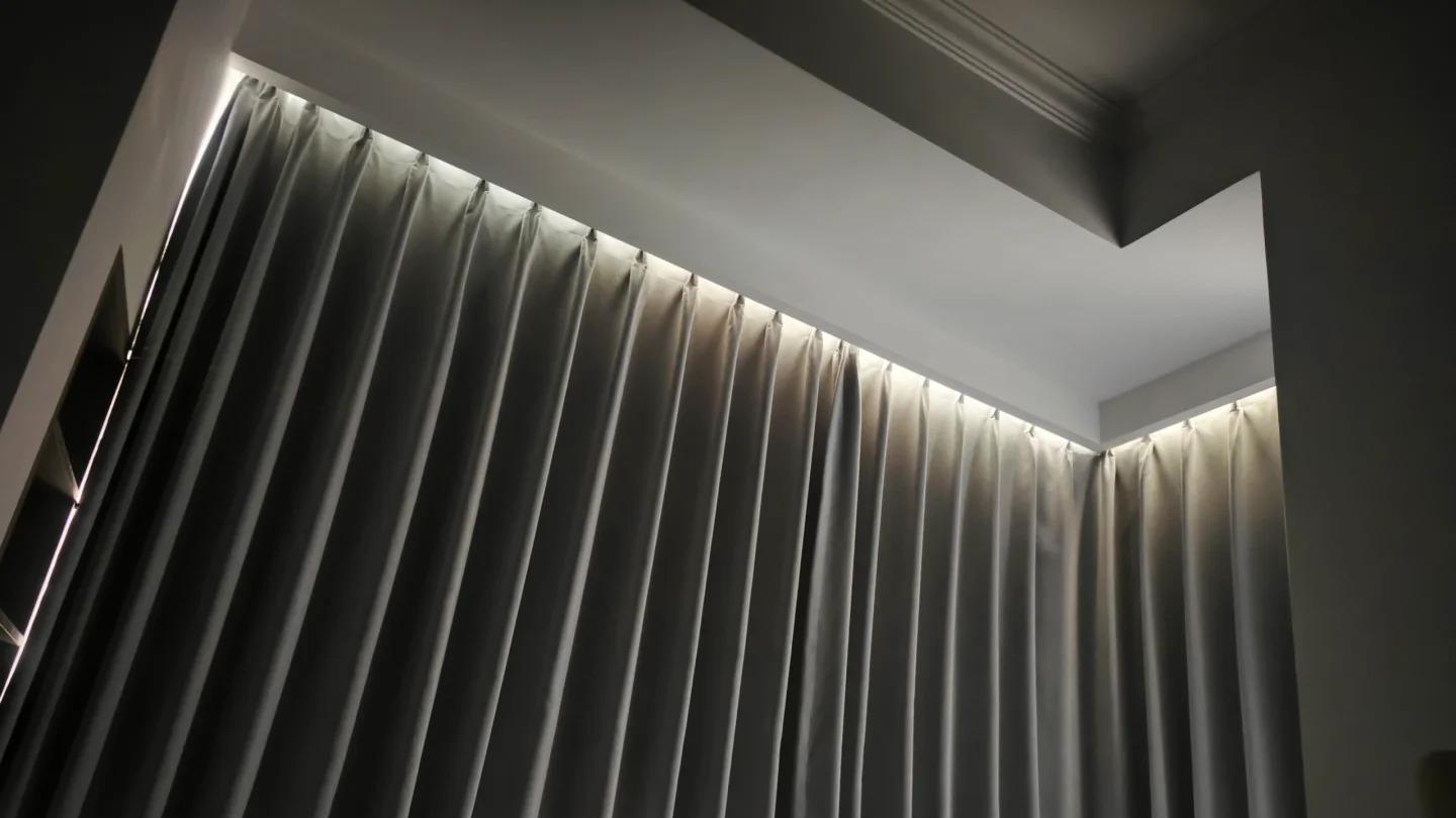 装中波帘，窗帘垂顺遮光，家装更显质感