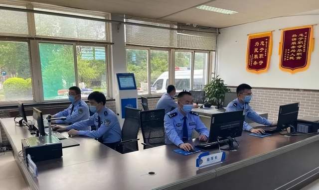 很多人“担忧”占车位女干部的前途，却忽视她对公权力的损害？