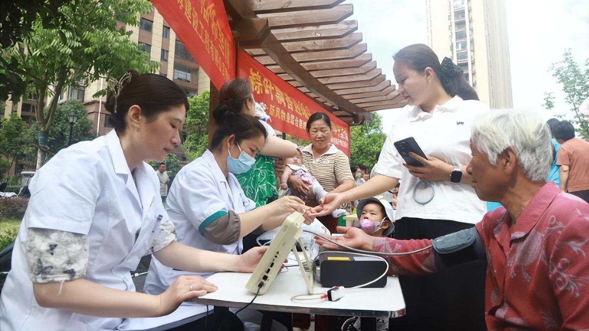 阜阳阜南：鹿城镇杨庄社区 粽香迎端午 共叙邻里情