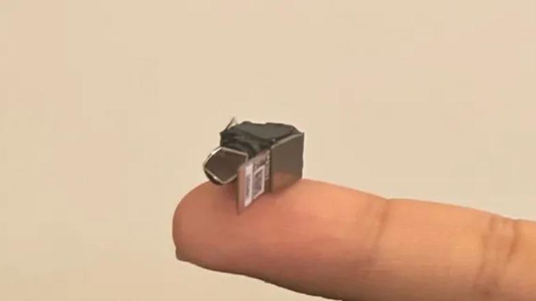 AI 眼镜全彩时代加速到来，光峰科技“蜻蜓C1”做对了什么