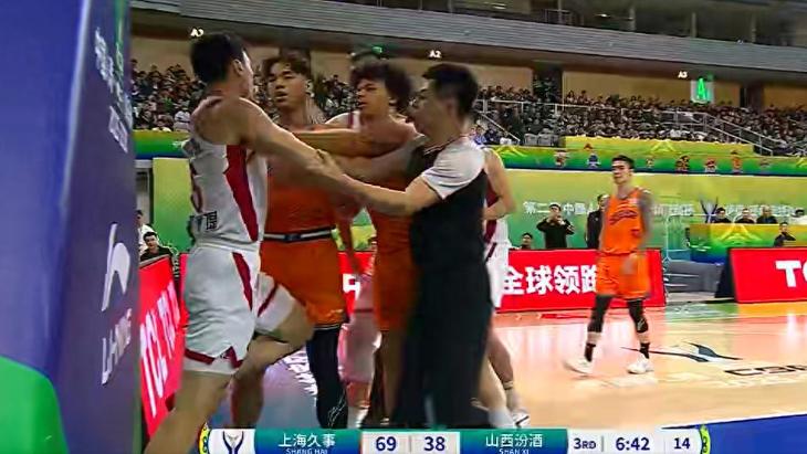 山西6人被罚下场，专家：比赛没啥意思，但是冲突挺有意思