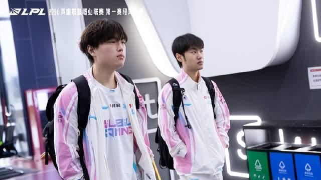 LPL大小王再度交锋，左手对阵超级新人HongQ，败者组AL大战WBG！