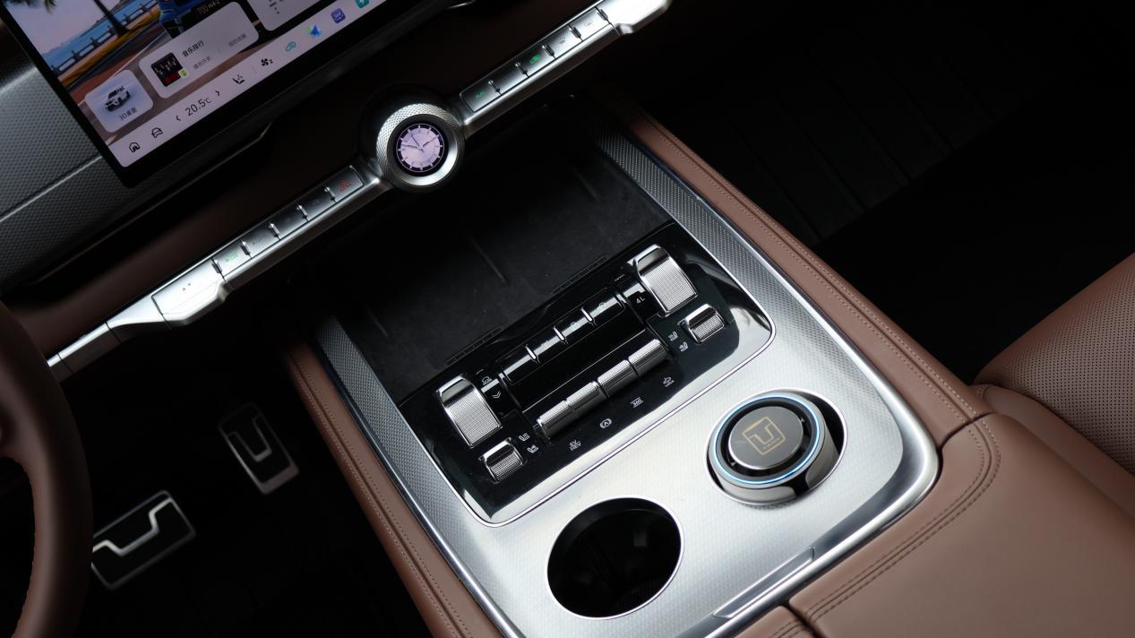 全新坦克700：于细节见真章，于全域显豪华