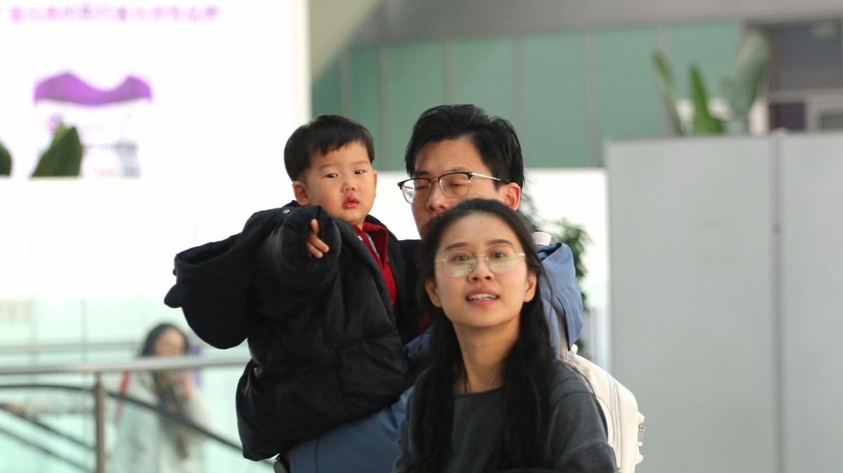 春运暖镜头：萌娃归乡，旅途满是欢喜