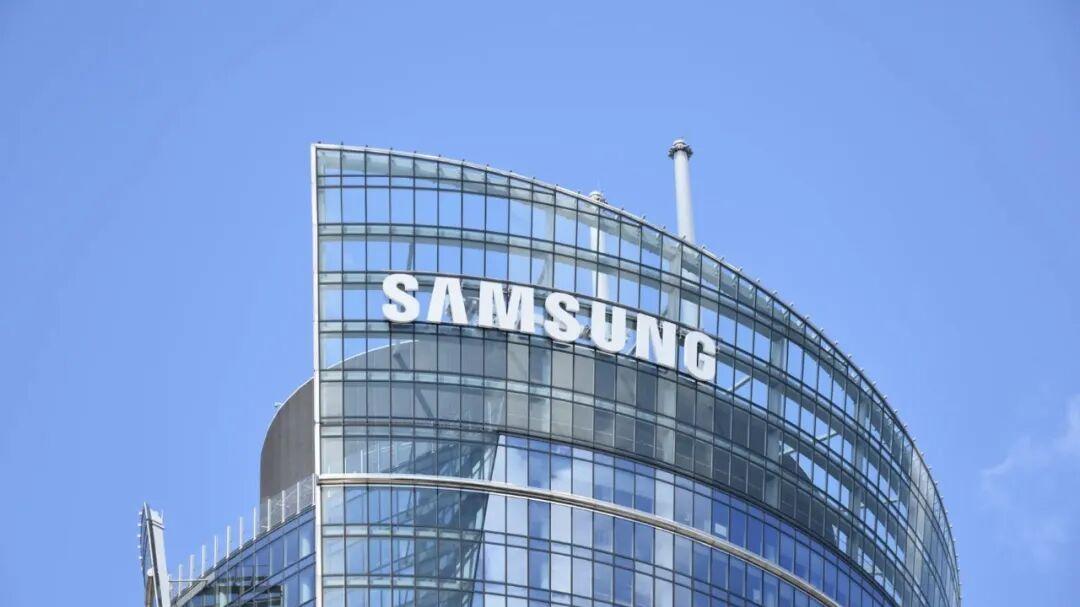 三星OLED面板量价双杀：出货砍半、价格跳水，中国厂商逆袭？