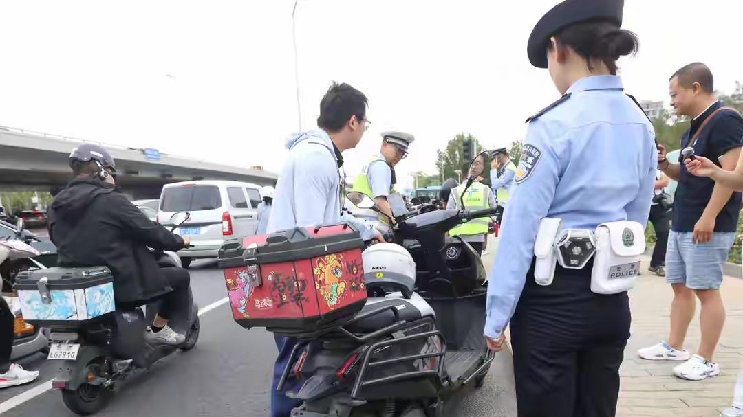 北京严查电动车白牌套摩｜没驾照最高可并处拘留｜车主赶紧自查