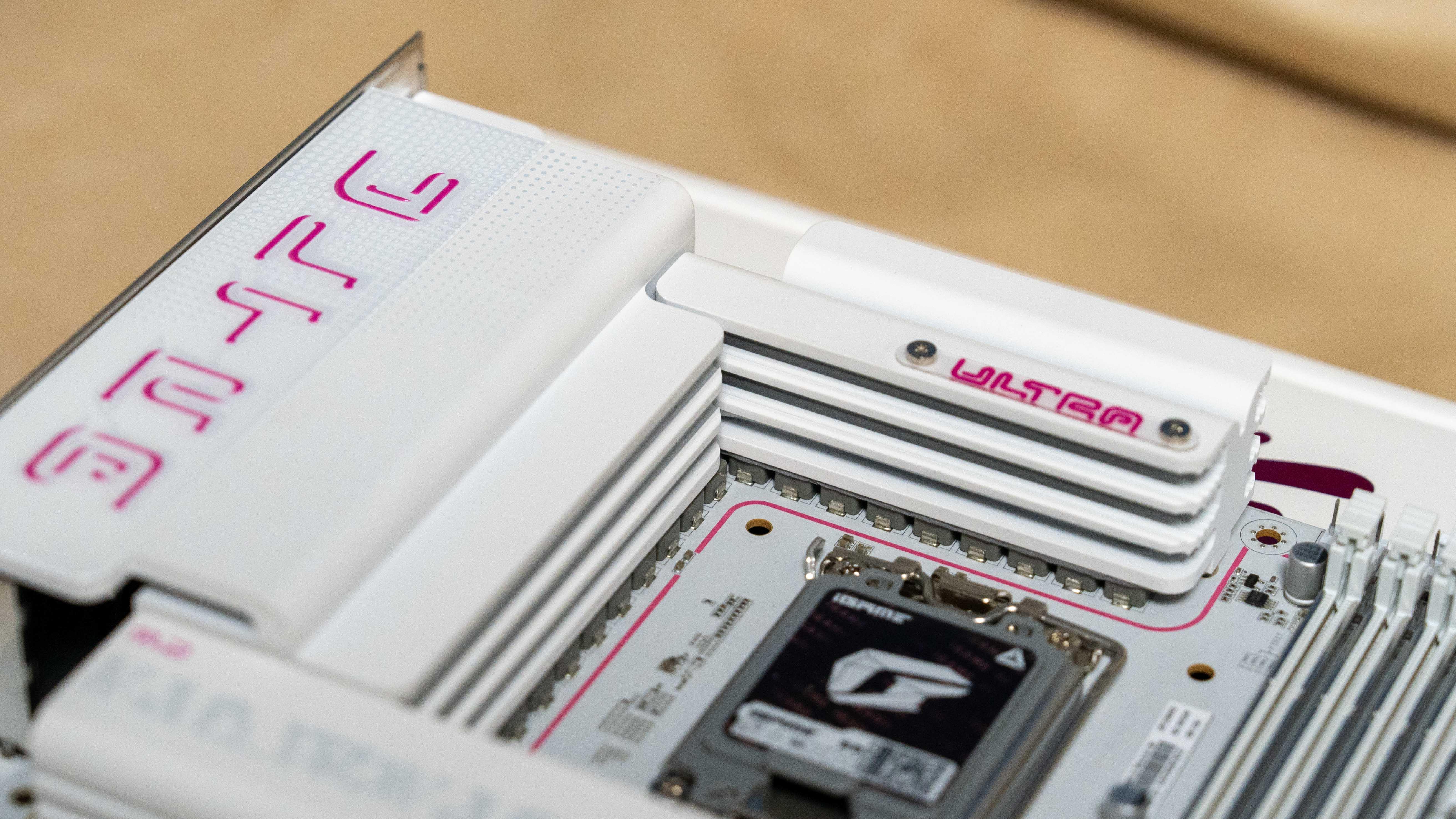 拒绝同质化！七彩虹Z890 ULTRA-S W主板测评分享：270K Plus的潮流座驾