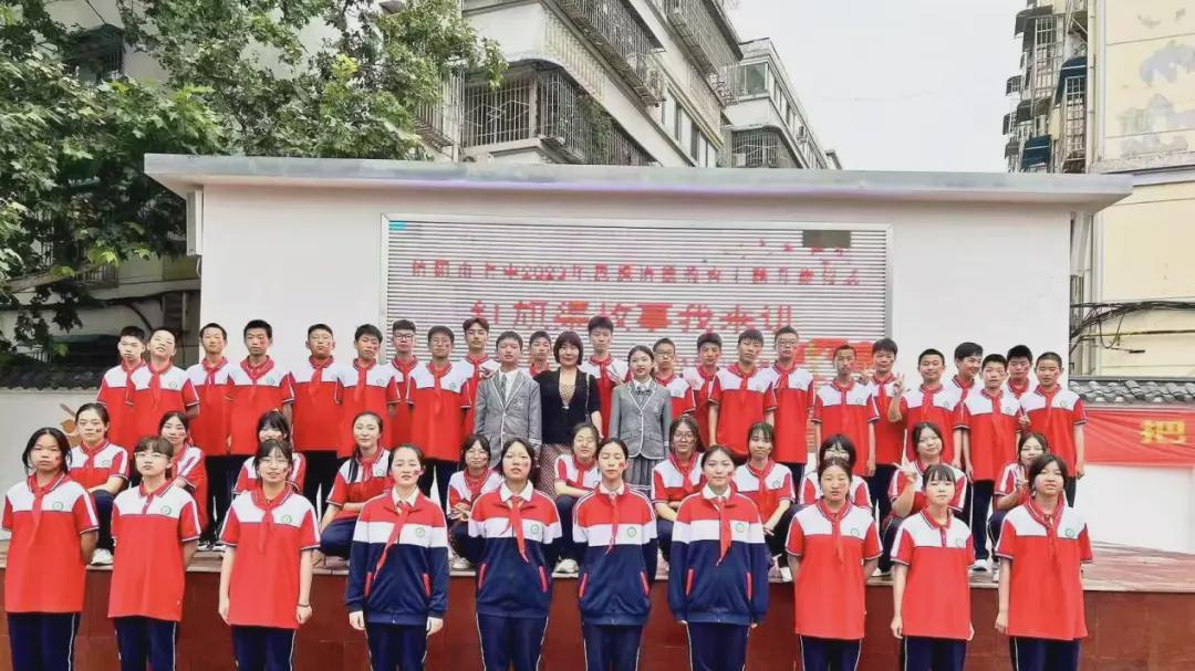 信阳市第七中学霍敏：初心如磐守杏坛 笃行致远育芬芳