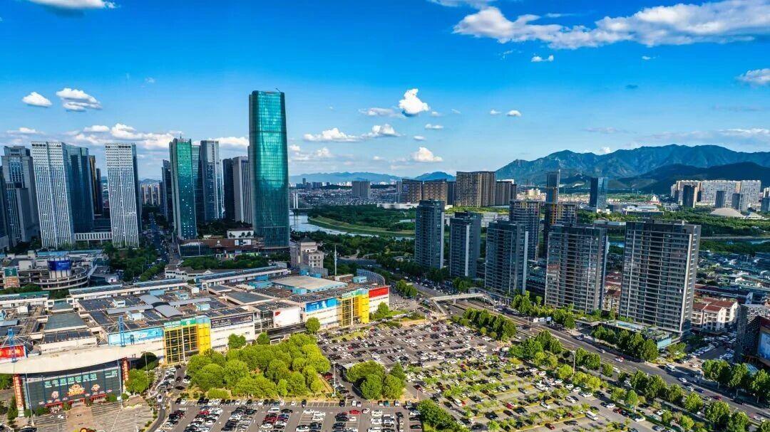 春晚选中的首个县级市，手持比商贸产业更狠的牌