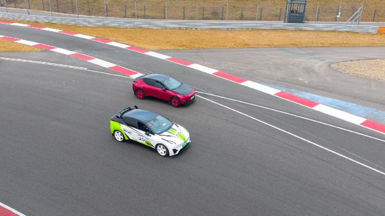 领克Z20现身天府极速嘉年华，谁说电动SUV不能当赛道主角？