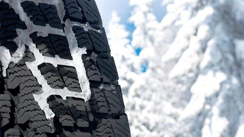 伴通雪地胎好在哪？深度解析其冰雪抓地力与刹车安全秘诀