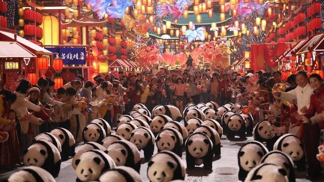 春节营销冰火两重天：元宝、千问DAU腰斩，机器人狂吸35亿融资