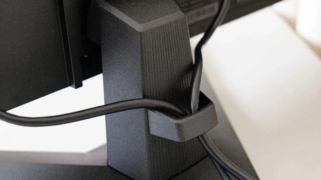 丝滑跟枪物理外挂！微星黑刃E21，千元不到的210Hz高刷电竞屏