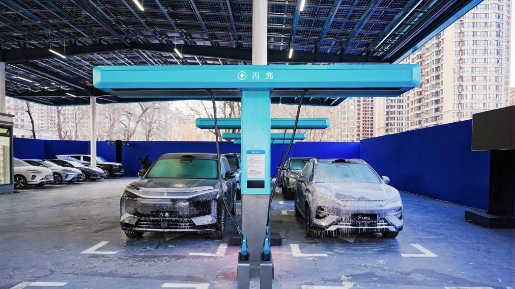 第5000座闪充站上线！比亚迪全国首批闪充高速站投入运营。