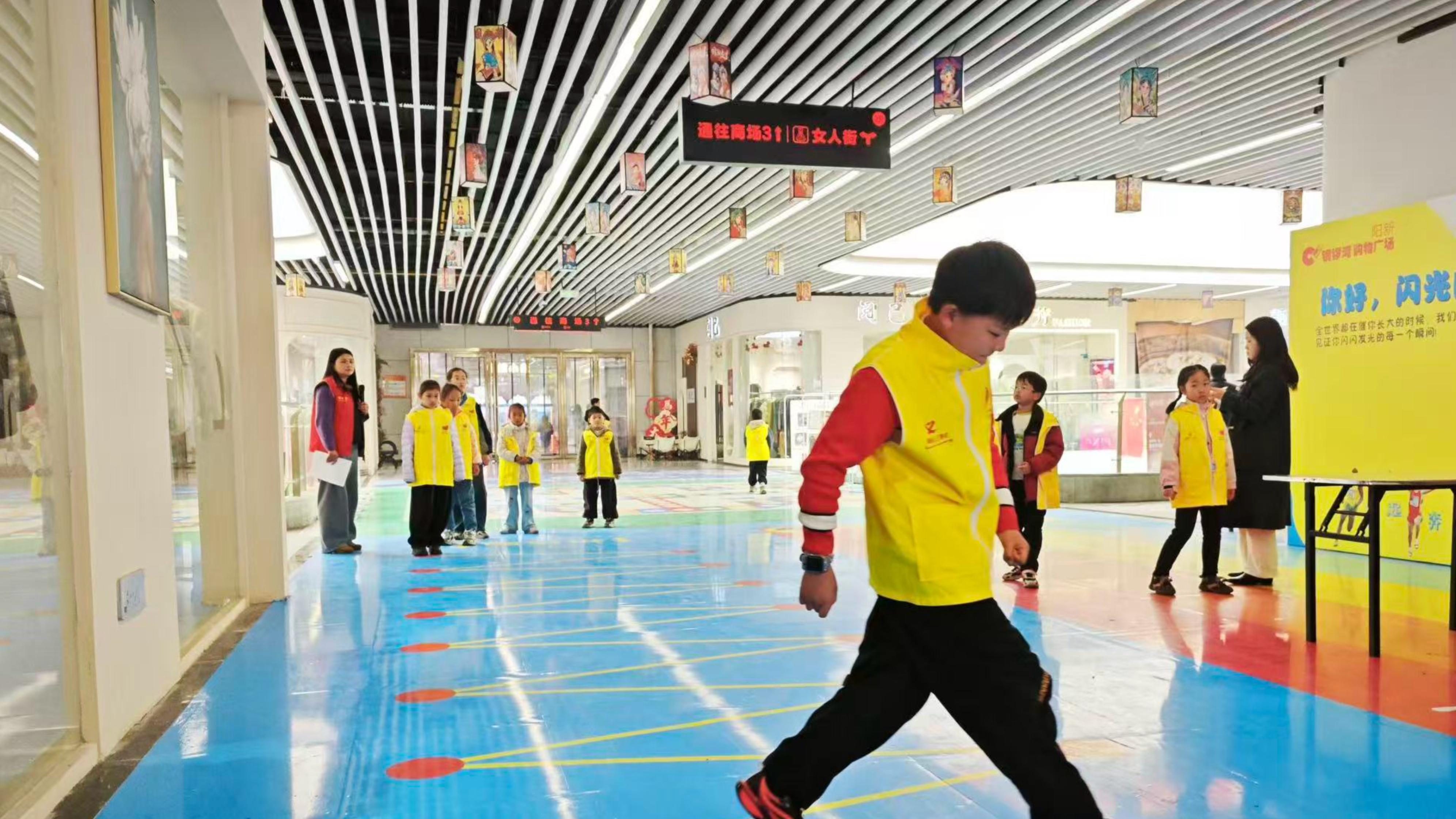 雷锋月里书香浓 “爱心漂流”暖人心