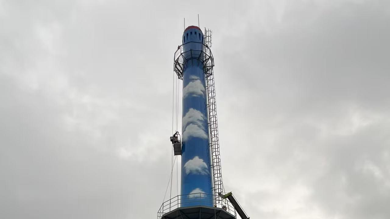 锅炉烟囱之字梯安装完成 强化高空安全保障