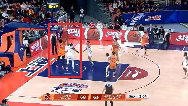 真是降维打击！怀特塞德24分18篮板制霸深圳禁区