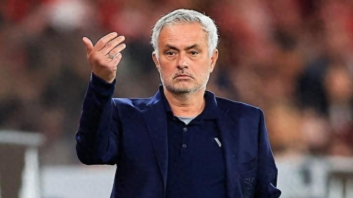 穆里尼奥谈VAR漏判点球，随后却公开道歉