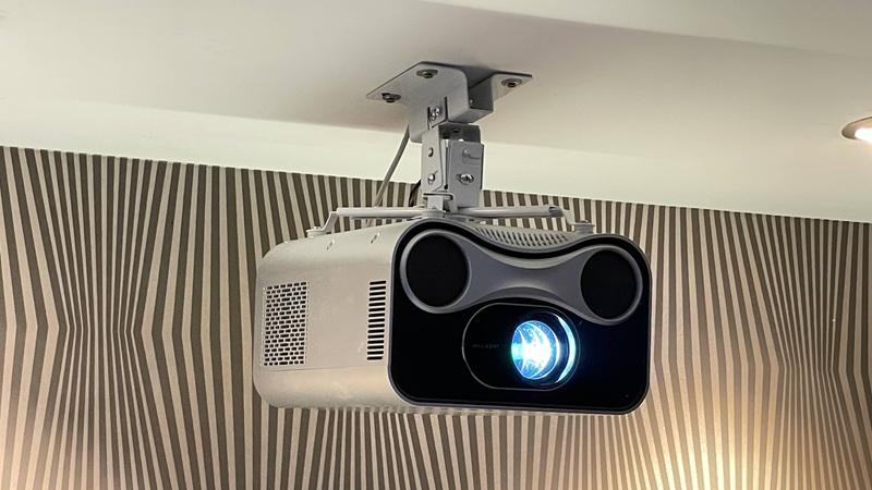 年轻人放弃投影仪，太正常了