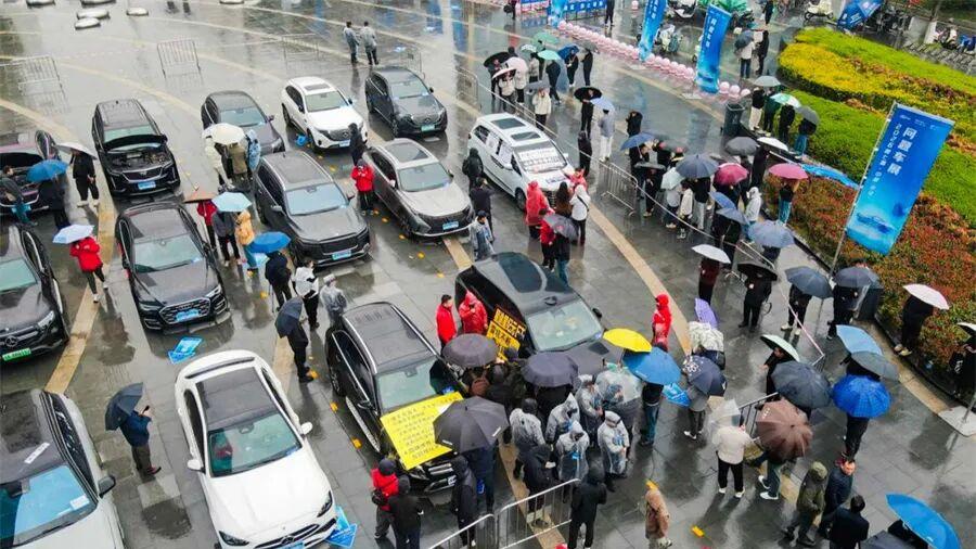 今年315只有鸡爪背锅？消失的汽车品牌在各地问题车展上现身