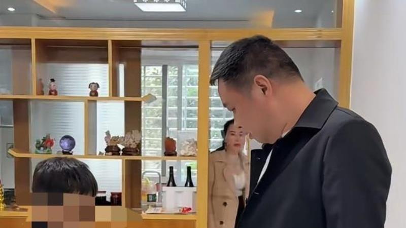 亲人不是看血缘，是看心贴不贴