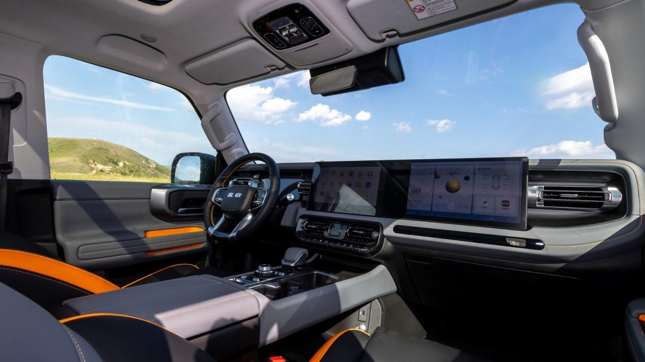 同级别无对手？BJ40燃油配置横评，性价比碾压竞品