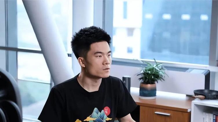 褚立臣|面对诋毁与攻击，不还手反而成了董宇辉最坚固的铠甲