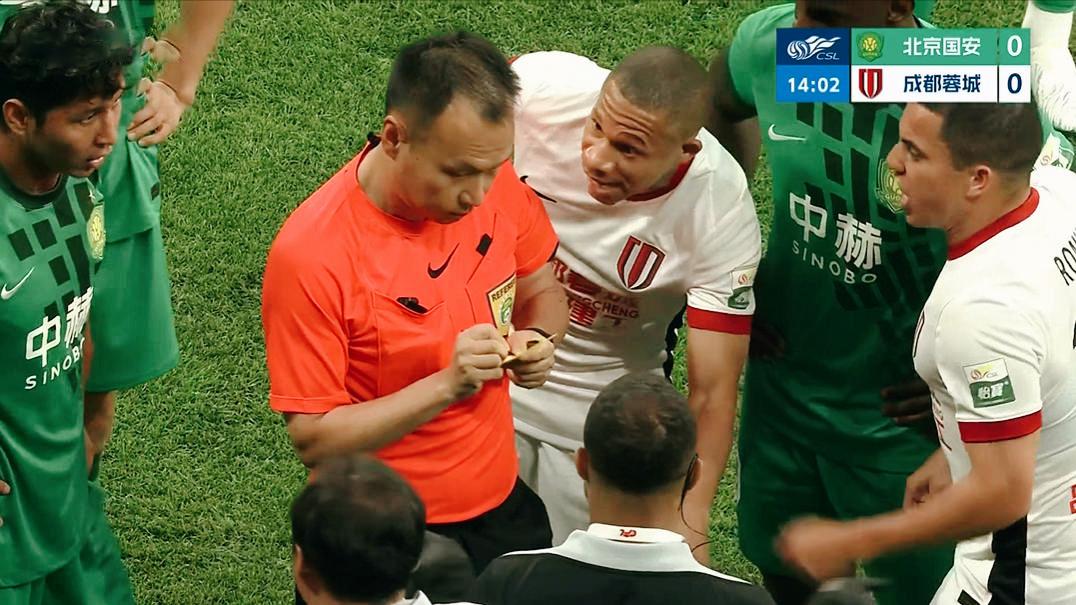 补时绝杀！成都蓉城2: 1逆转国安，裁判争议不断：韦世豪逃红成MVP