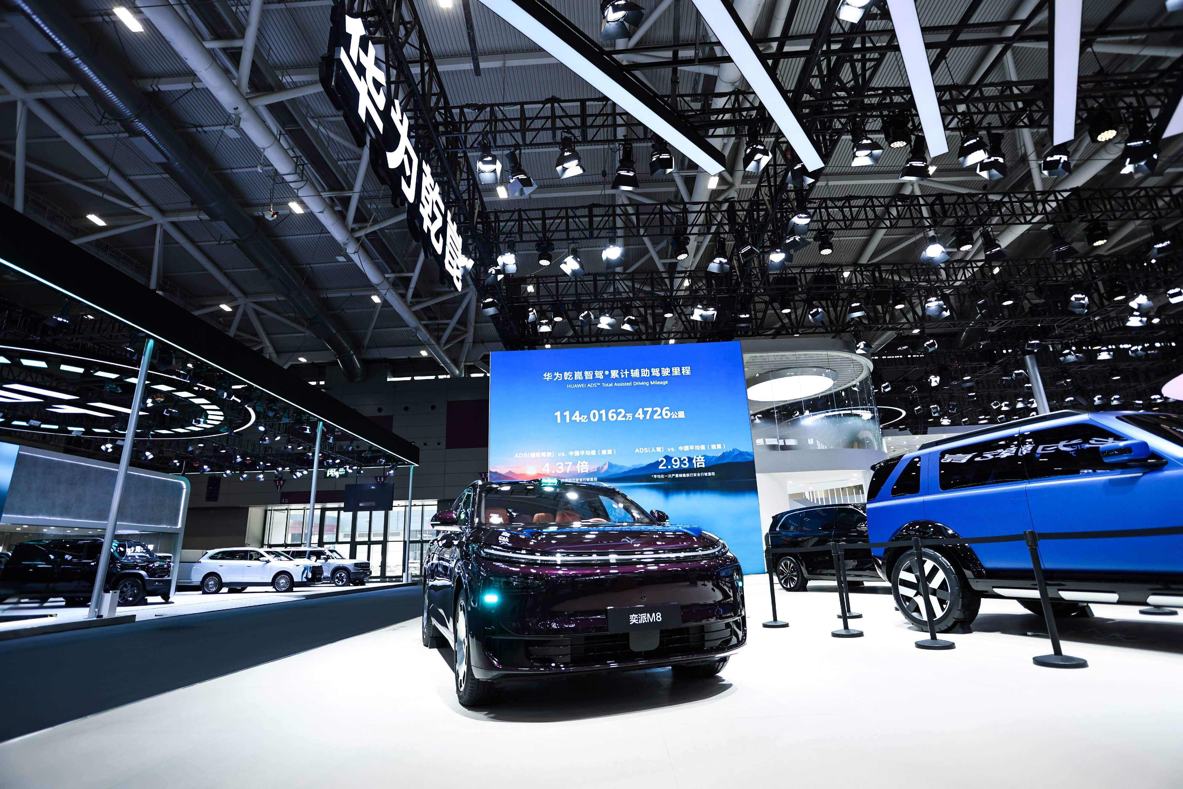 搭载华为乾崑六件套，东风奕派M8亮相粤港澳车展