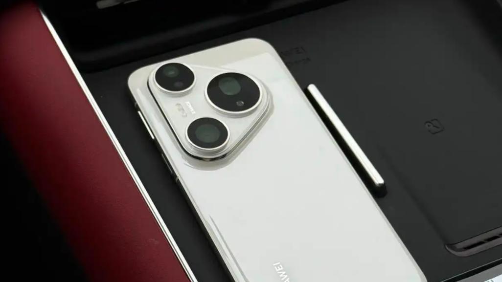 华为“发飙了”，12GB+512GB暴跌2600元，麒麟9020+百倍变焦+5700mAH