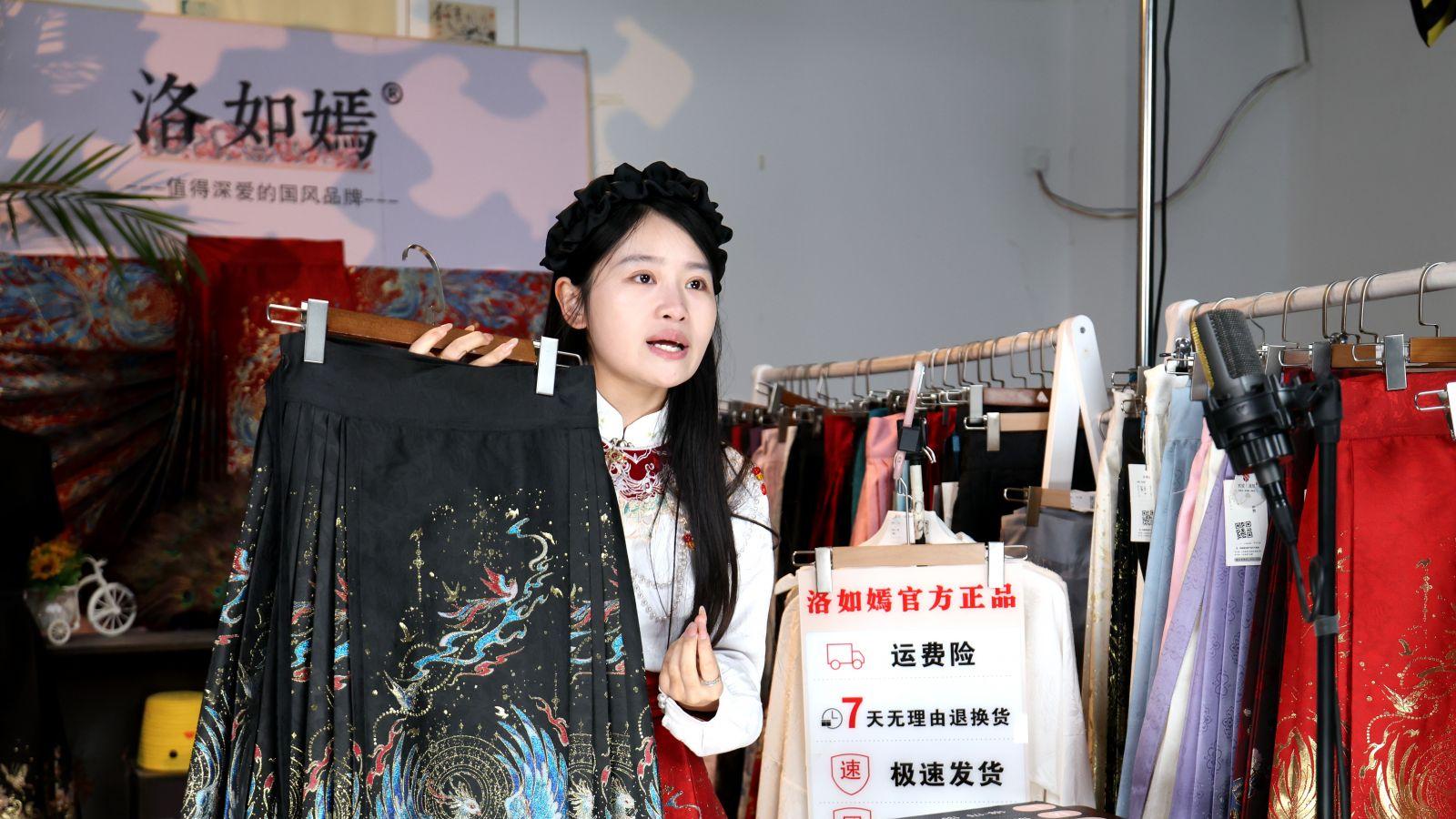 百亿产业曹县汉服，何以让年轻人买单？