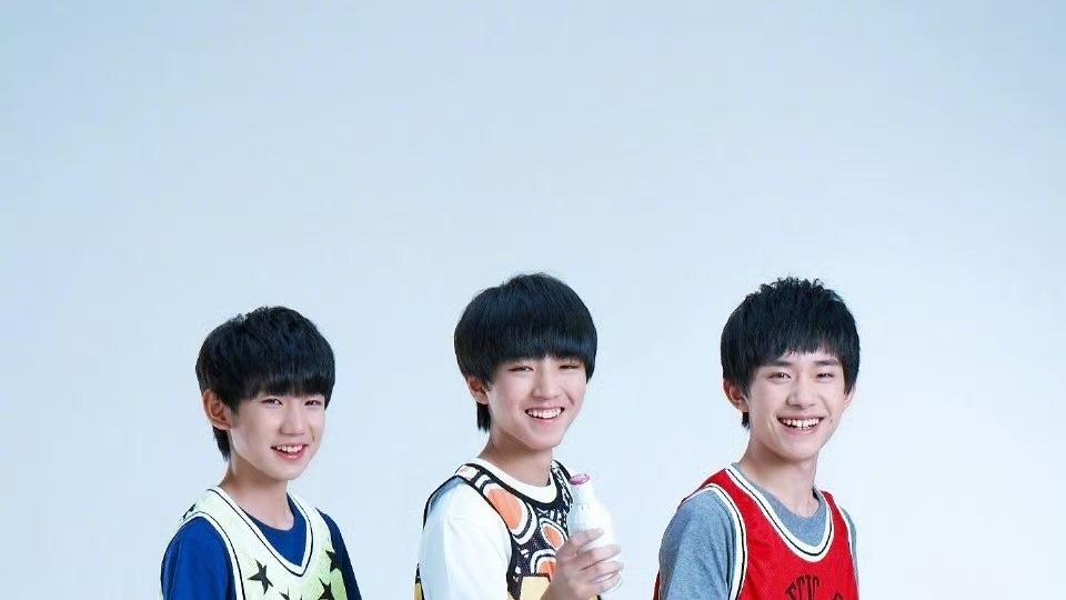 愚人节最大彩蛋！TFBOYS十年旧照突袭，粉丝泪崩：我的青春回来了