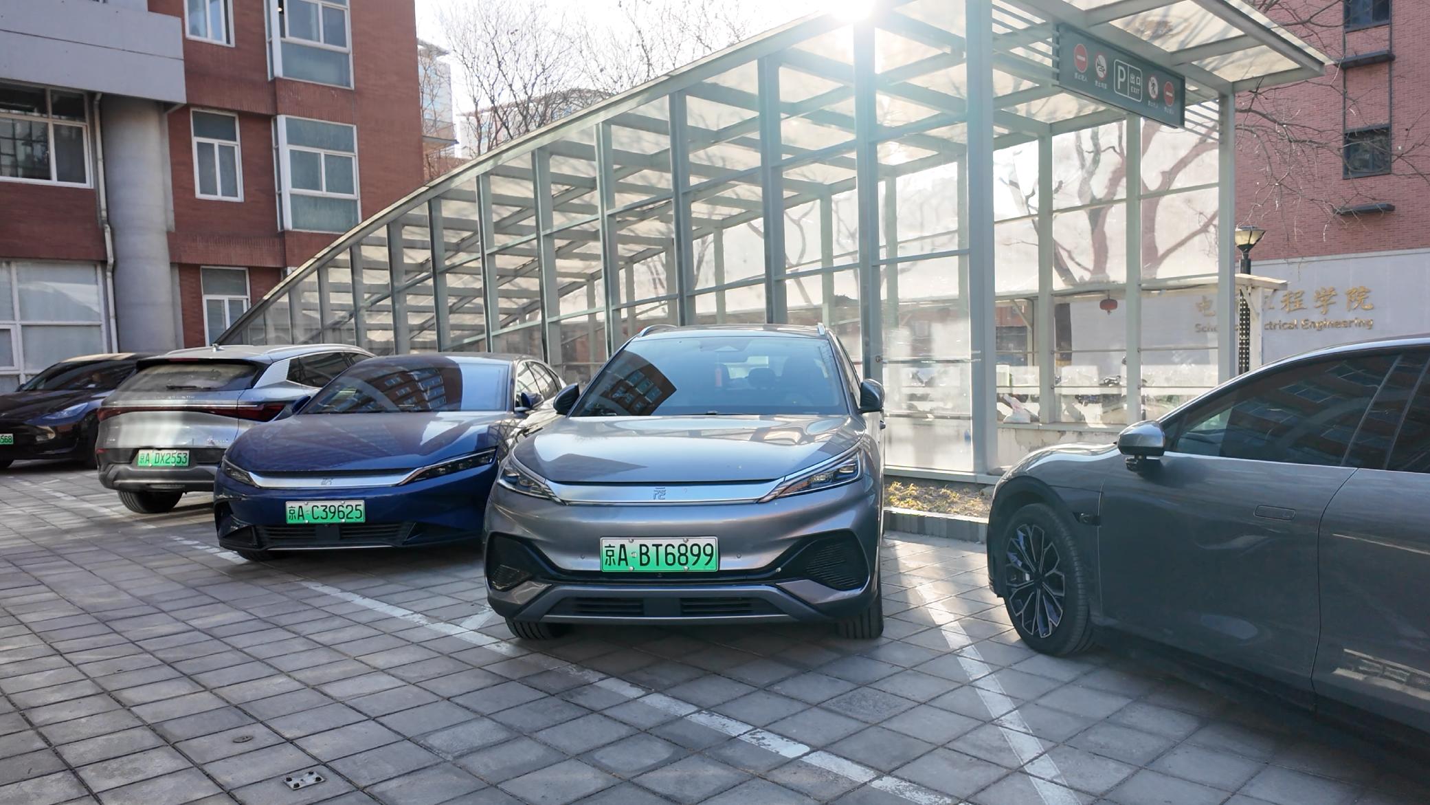 大学老师的新座驾：比亚迪为何成高知群体“心头好”