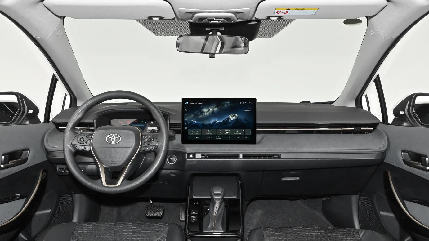 12月销量明显下滑，新卡罗拉还没发力？轴距拉长，有大屏