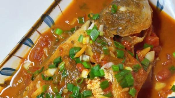 酸甜解腻鲜到入骨，这道家常烧鱼专治夏日没胃口