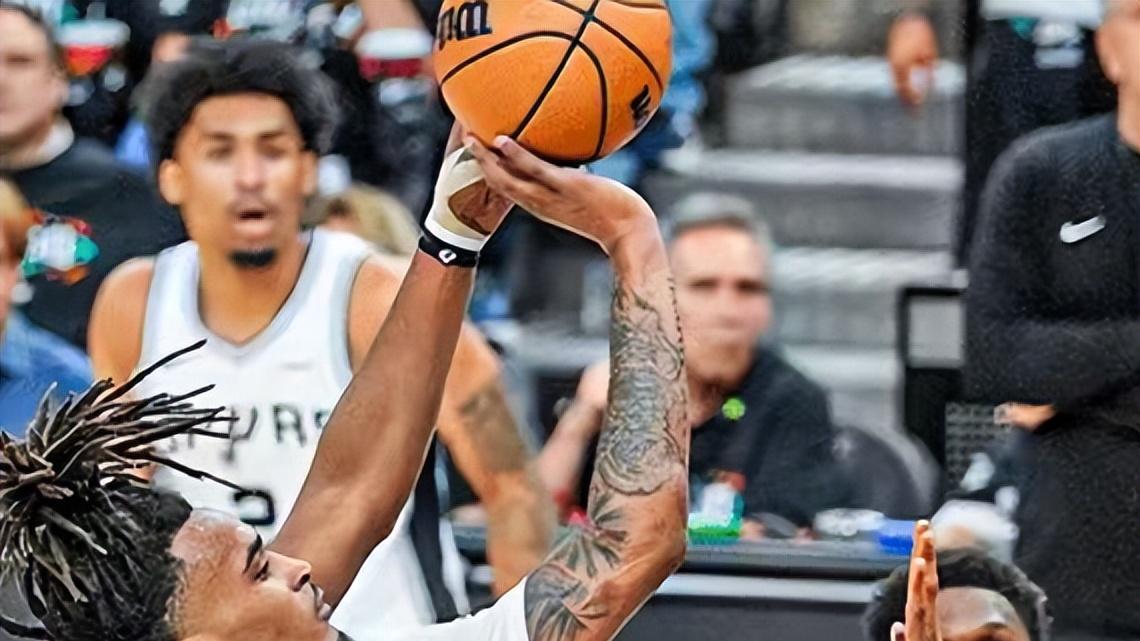 随着马刺大胜38分，尼克斯两连胜，NBA季后赛最新排名出炉！