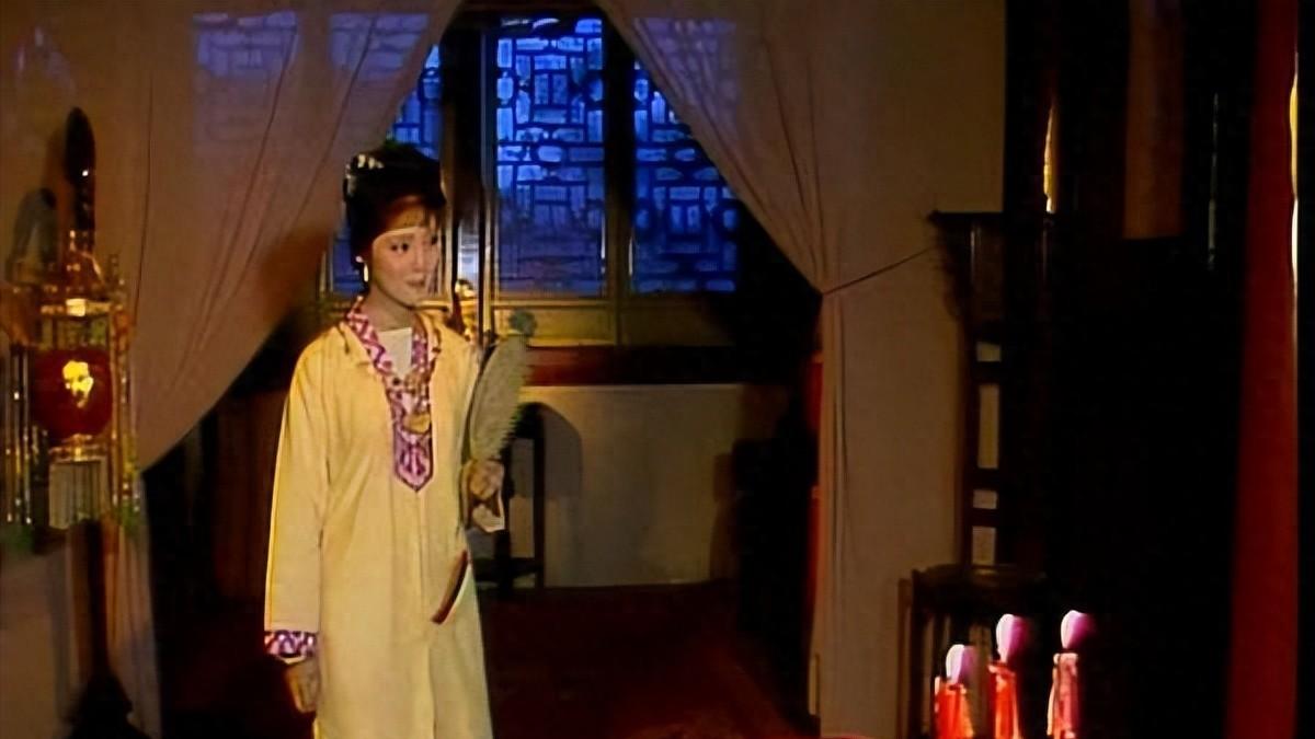 宝玉被薛蟠邀去唱花酒，宝钗为什么要深夜来看他？