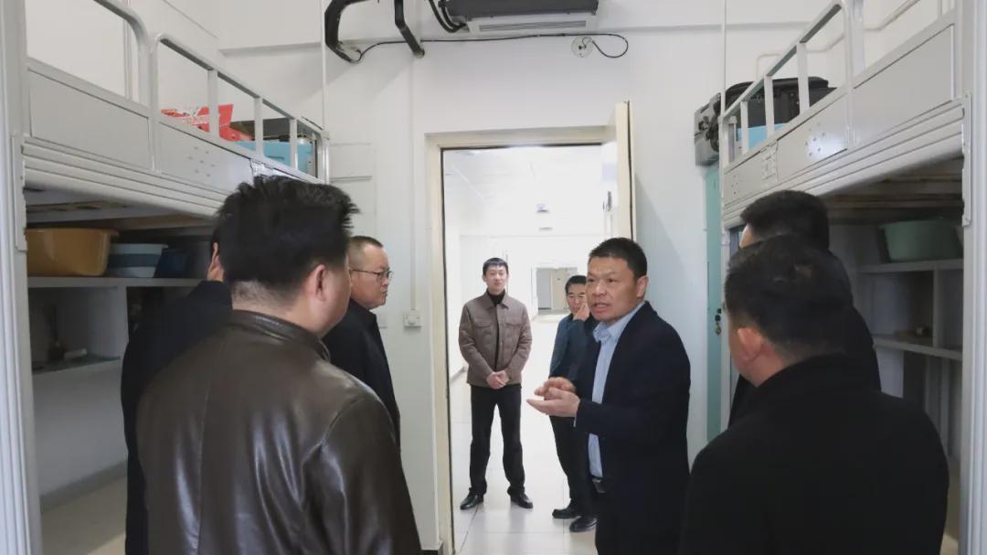 信阳工程职业学院党委书记吴海涛深入校园调研检查工作