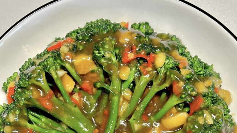 减脂期也能大口吃！这道蒜蓉西兰花，低卡高纤维，爽脆入味超满足