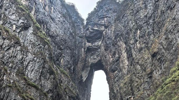 云雾时常飘过石英砂岩的峰林，像一幅水墨画