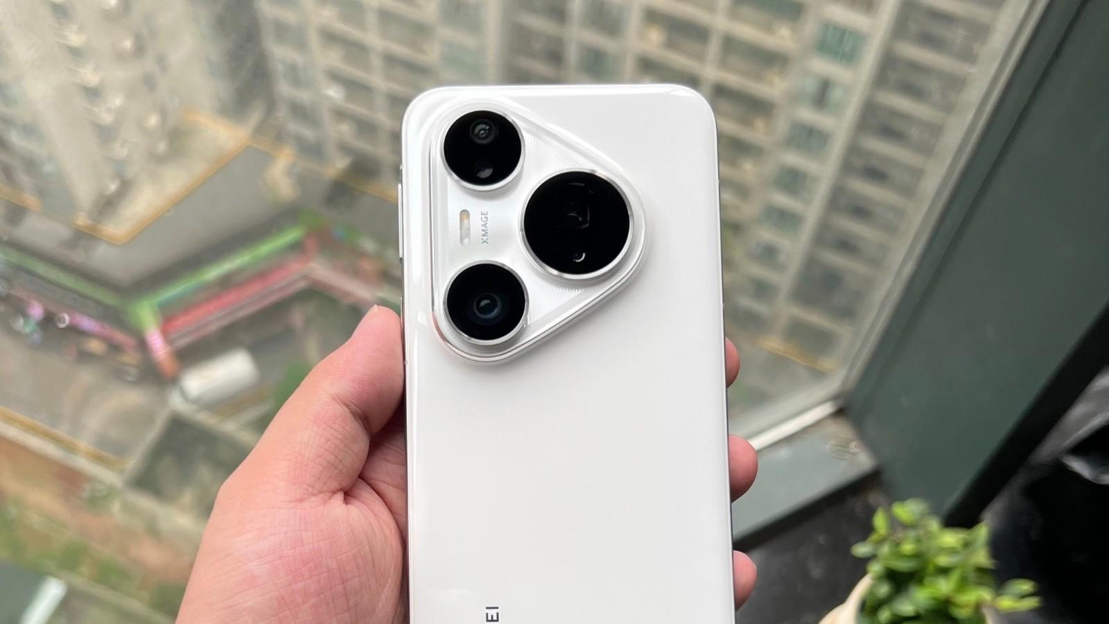 华为顶不住了，512GB又降了2601元，100倍变焦旗舰跌至“退场价”