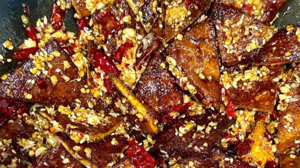 平江酱干，咸香筋道，藏在湘东的卤味经典