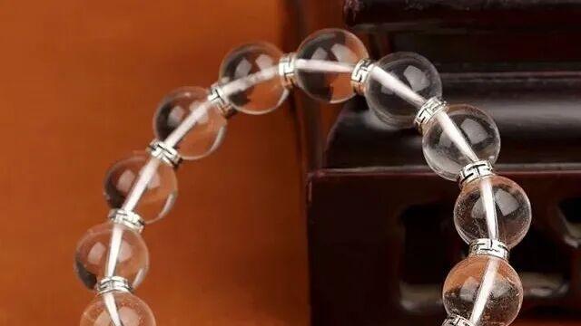 别只图好看了！懂行的人都在偷偷用首饰补气场！