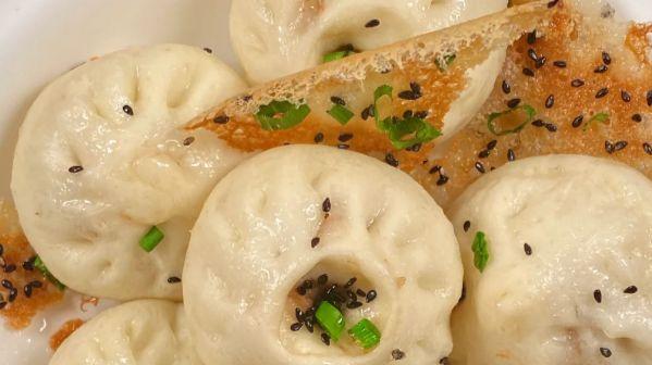 一口爆汁的湖南水煎包，是锅气里的家常满足